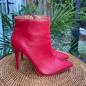 Red booties. Pointed toe.